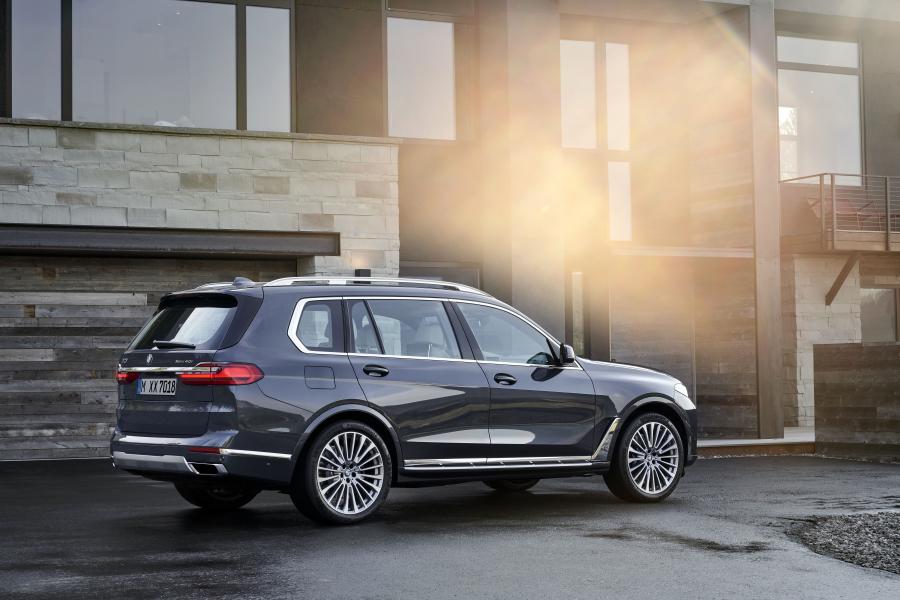  BMW X7 xDrive40i (G07) 2017 года  (WW) (фото 3 из 101)